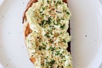 Creamy Cottage Cheese and Avocado Toast Recipe for Breakfast