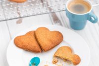 Crispy Spelt Ginger Cookies: Homemade Gingersnaps Recipe