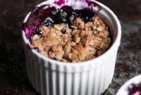 Gluten-Free Blueberry Crisp with Crunchy Oat Topping