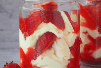 Classic Eton Mess Recipe: Strawberries, Pavlova & Whipped Cream
