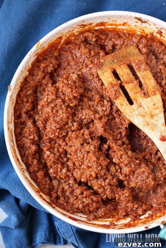 SloppyJoes7 Finished sloppy joe meat in a pan, ready to serve.