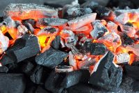 Lump Charcoal Guide: How to Choose and Use It for Grilling