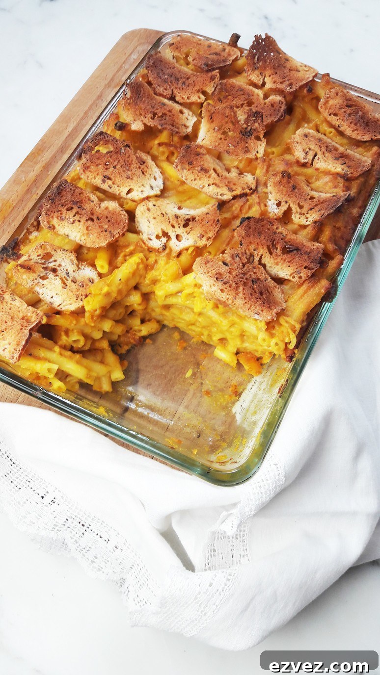 Pumpkin mac and cheese - make this for Thanksgiving.
