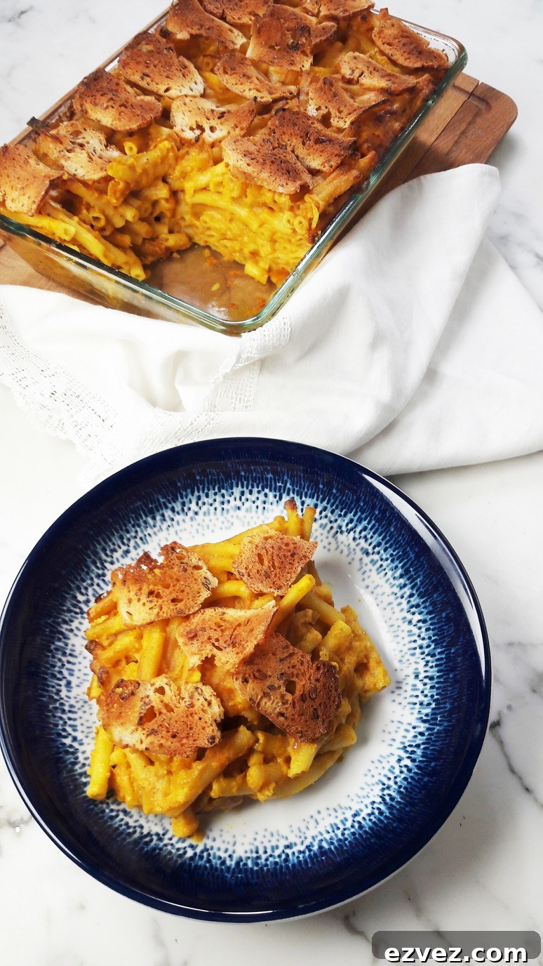Pumpkin mac and cheese - make this for Thanksgiving.