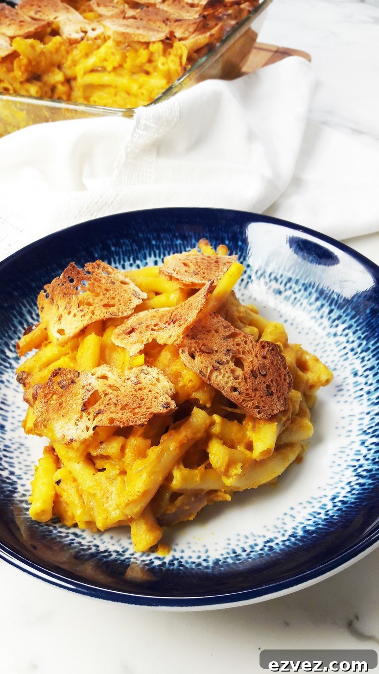 Pumpkin mac and cheese - make this for Thanksgiving.
