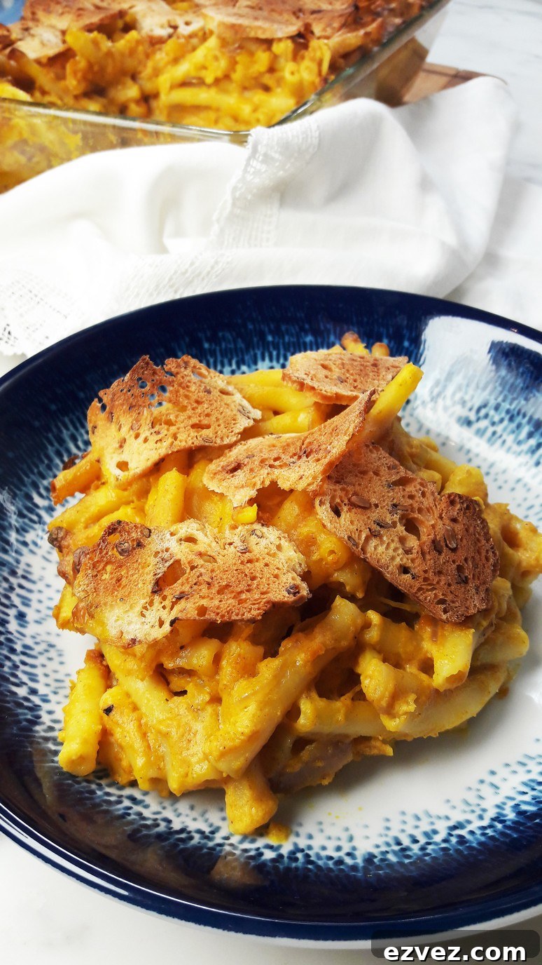 Pumpkin mac and cheese - make this for Thanksgiving.