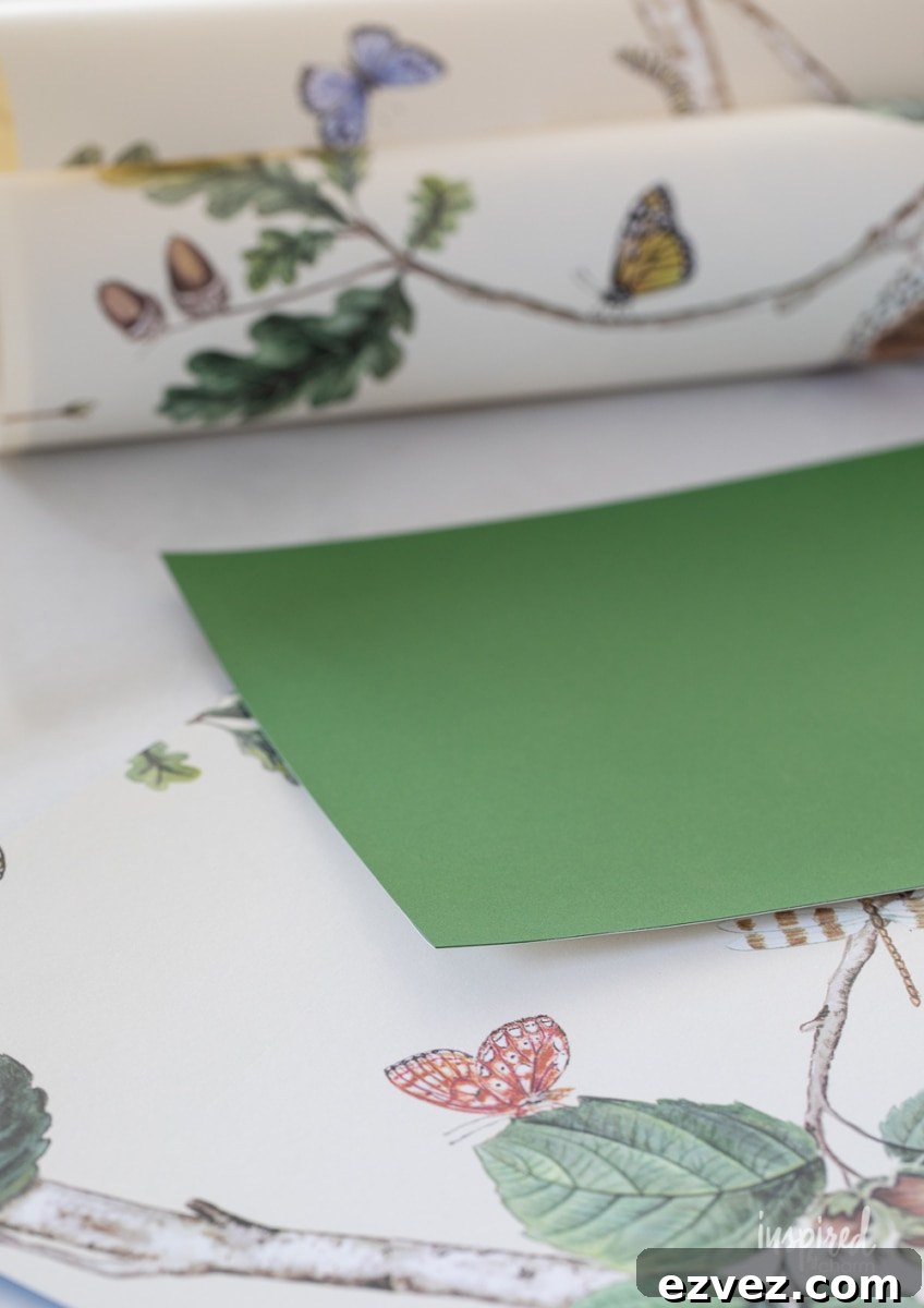 DIY Christmas Paper Chains from Wallpaper Rolls: Festive Holiday Decor 9 wallpaper with colored paper.