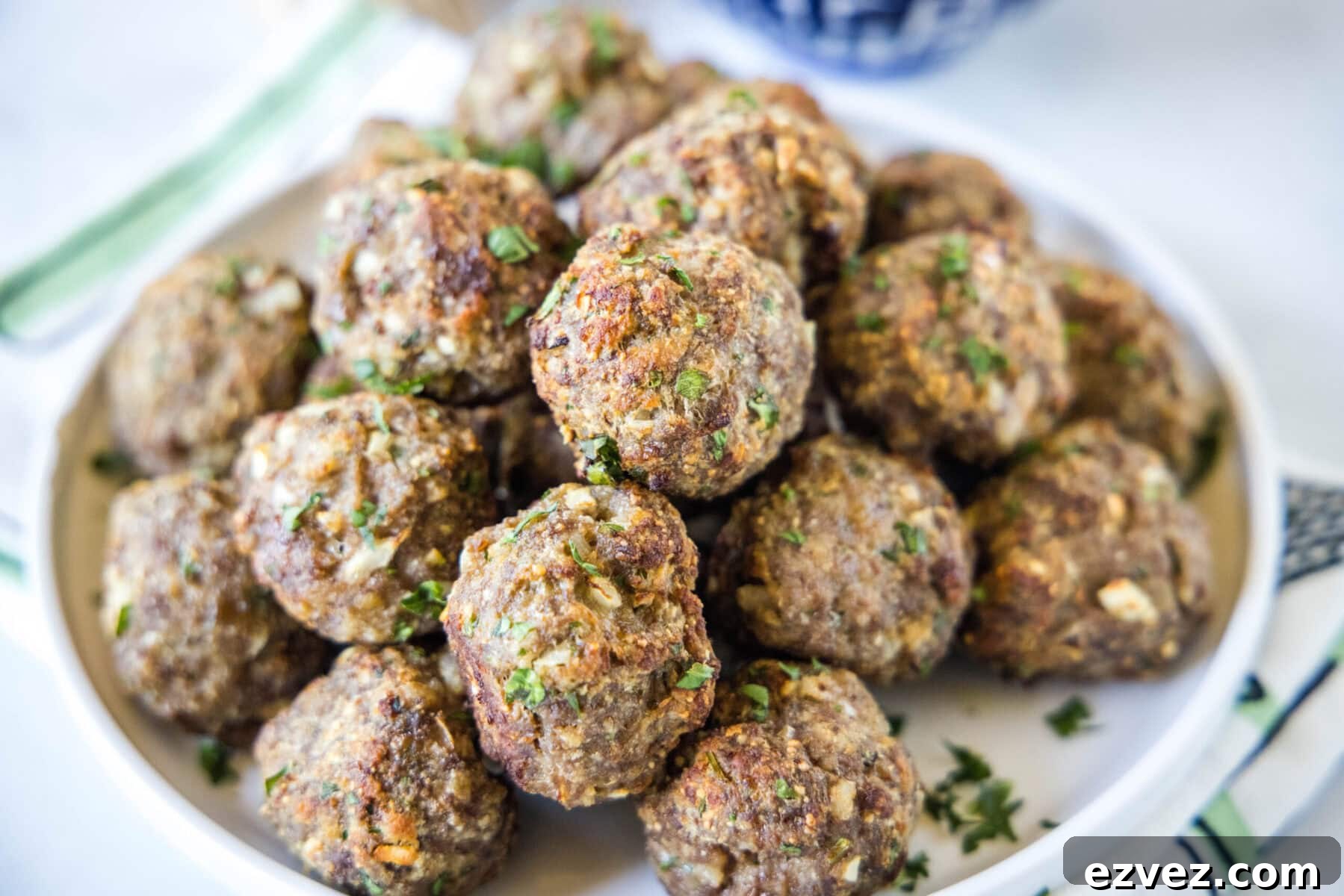A plate of meatballs
