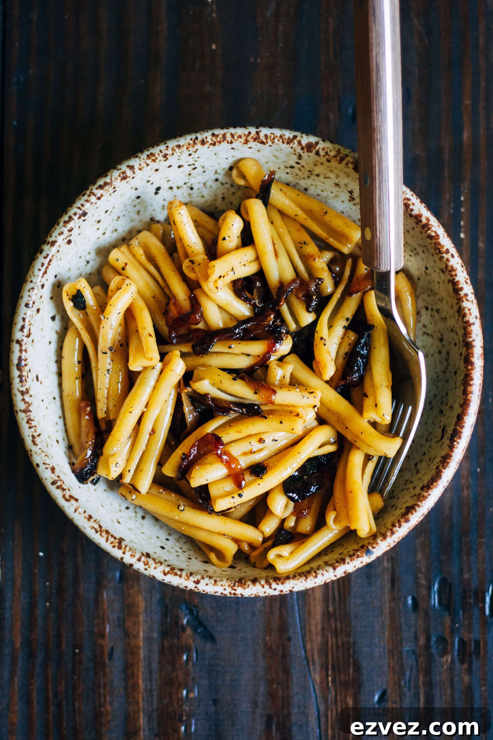 Caramelized Onion Pasta | Well and Full | #vegan #pasta #recipe