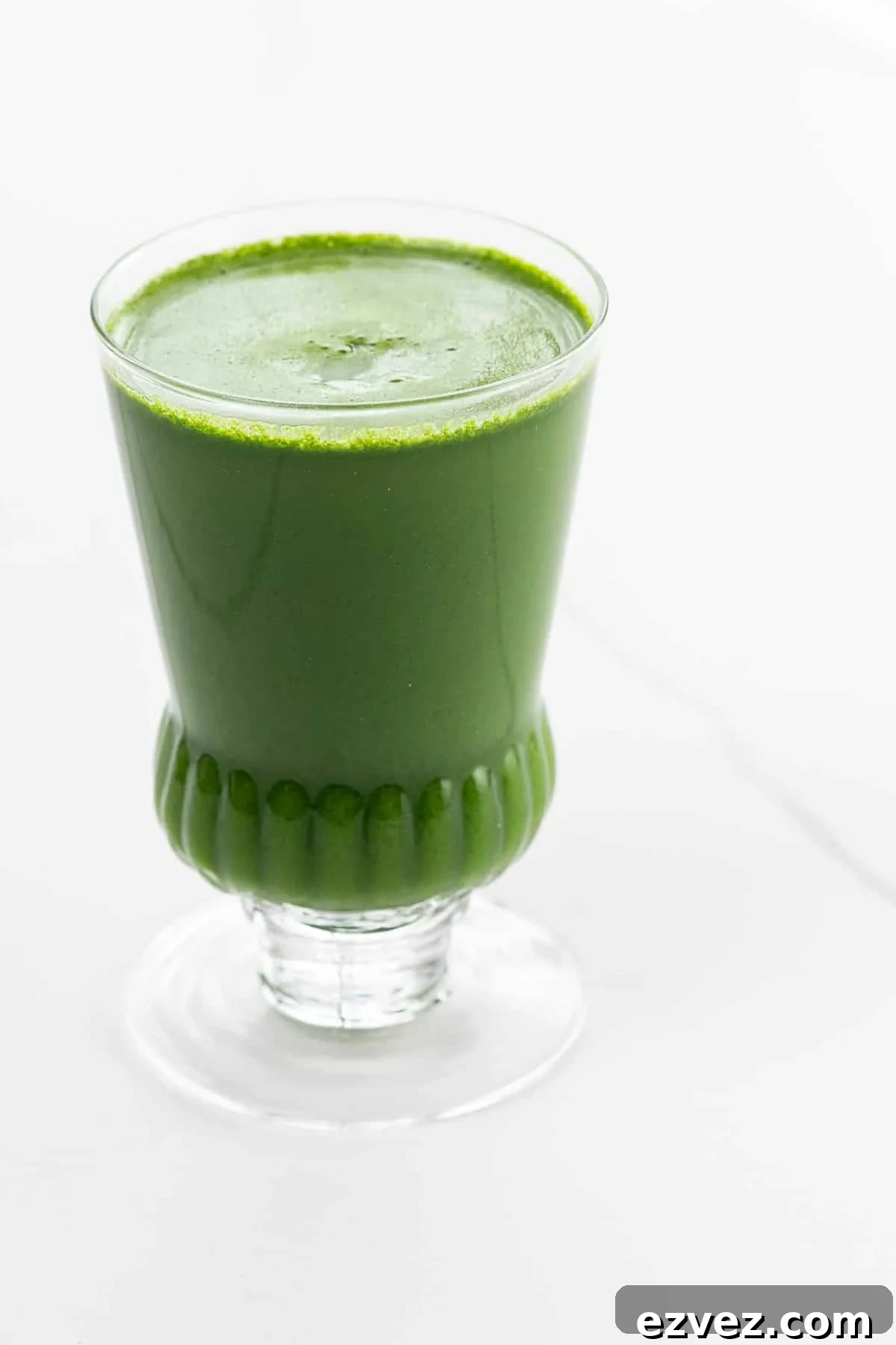 Kale Juice Benefits, Recipes, and How to Make It at Home 6 Kale juice in a glass