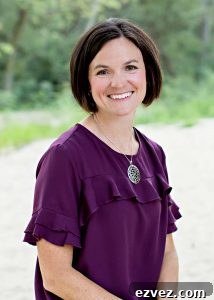 Scandinavian Genealogy Researcher Jenny Hansen - Woman with dark brown hair and purple top