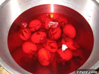 How to Dye Easter Eggs: Creative Techniques and Color Ideas 9 Easter eggs in red dye.