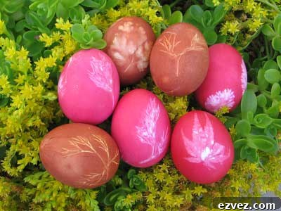 How to Dye Easter Eggs: Creative Techniques and Color Ideas 10 Dyed and decorated Easter eggs.