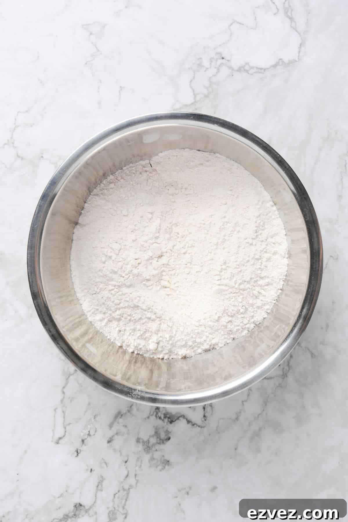 Cookie dry ingredients mixed in a bowl.